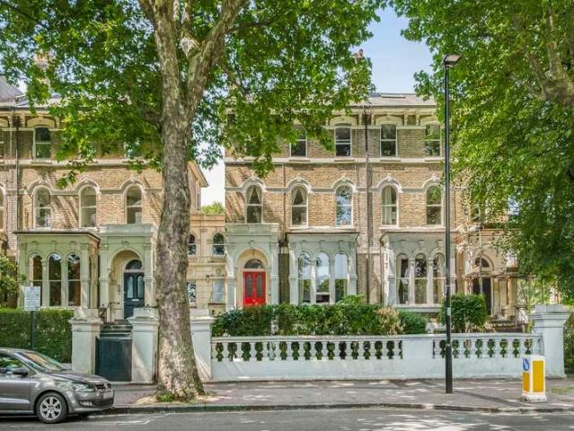 Flat for sale in Highbury, Greater London