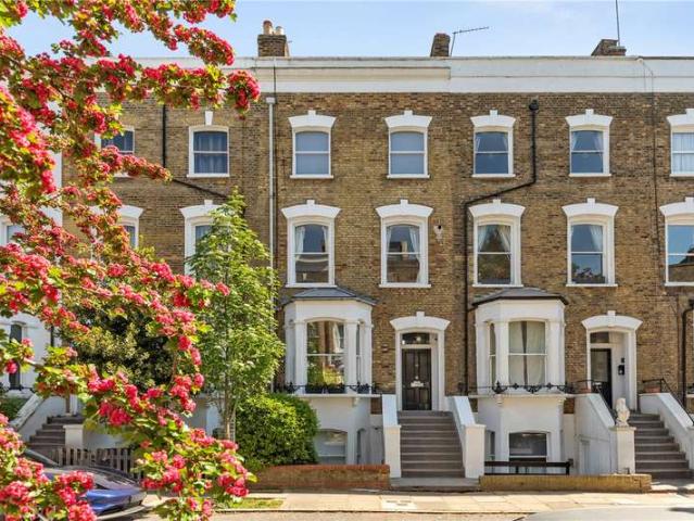 Flat for sale in Highbury, Greater London