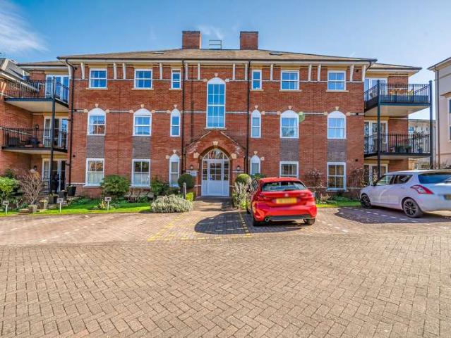 Flat for sale in Ewens Farm, Golden Valley