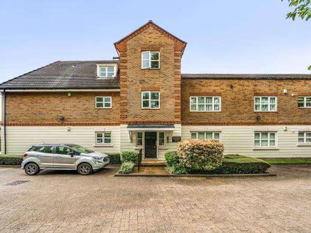 Flat for sale in London Borough of Barnet, Greater London