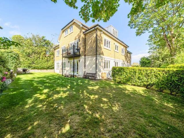 Flat for sale in Northwood, Greater London
