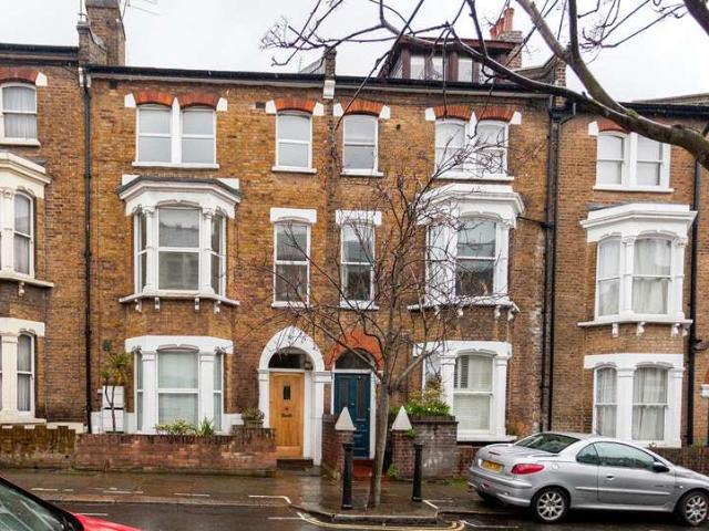 Flat for sale in Dartmouth Park, Greater London