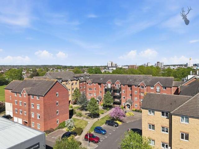 Flat for sale in Rush Green, Greater London