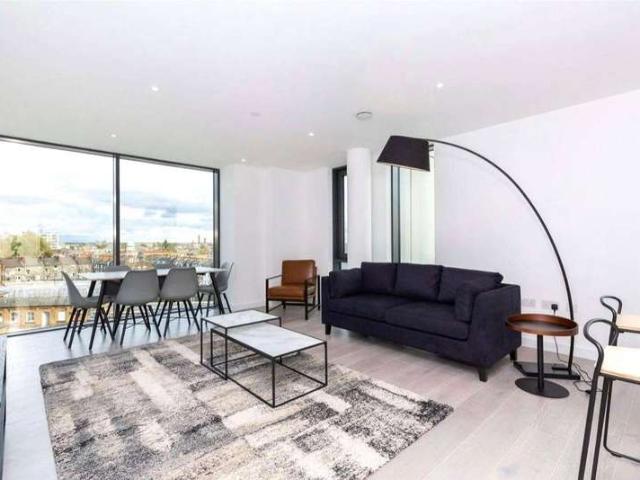 Flat for sale in Finsbury Park, Greater London