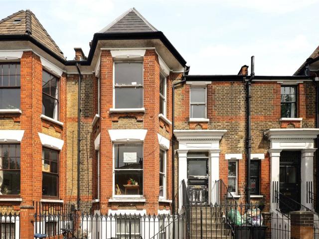 Apartment for rent in Stamford Hill, Greater London