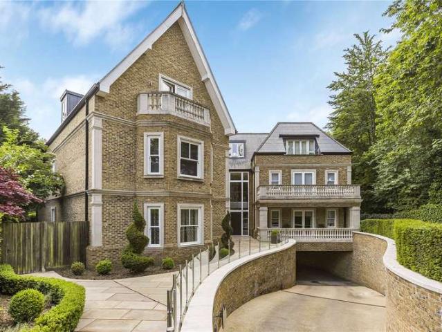 Flat for sale in Hadley Wood, Greater London