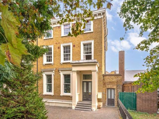 Flat for sale in Lower Clapton, Greater London