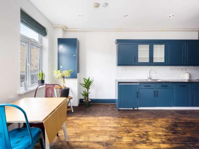 Flat for sale in Clapton Park, Greater London