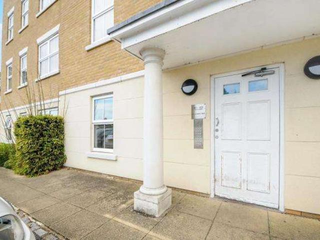 Flat for sale in Cowley Marsh, The Slade