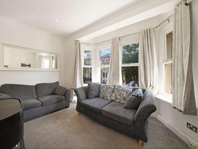 Flat for sale in North Kensington, Greater London