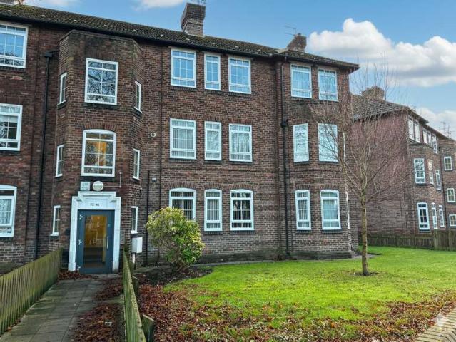 Flat for sale in Stoneycroft, Calderstones