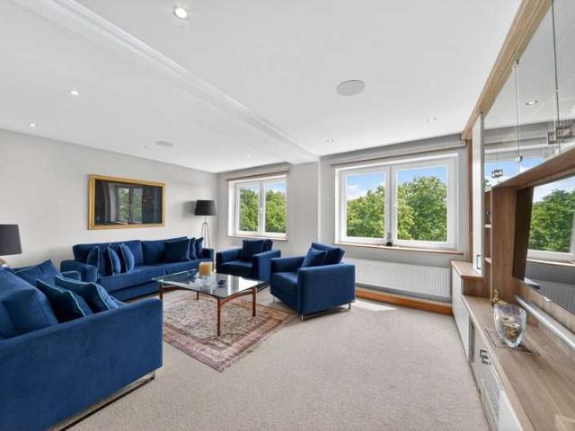 Flat for sale in Mayfair, Greater London