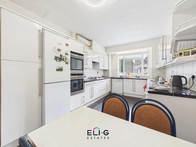 Flat for sale in Brent Cross, Greater London