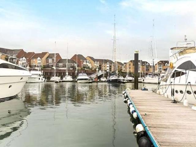 Flat for sale in Ocean Village, City Of Southampton