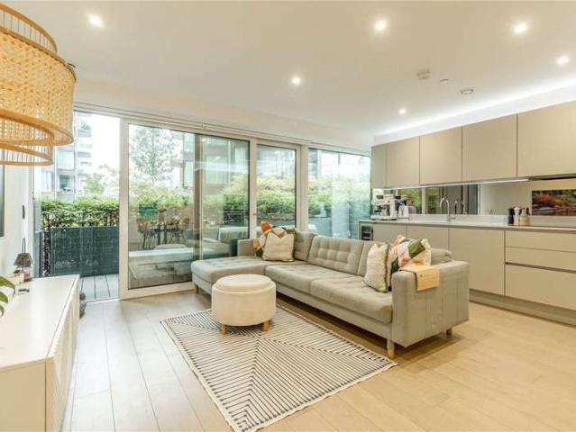 Flat for sale in Callis Yard, Greater London