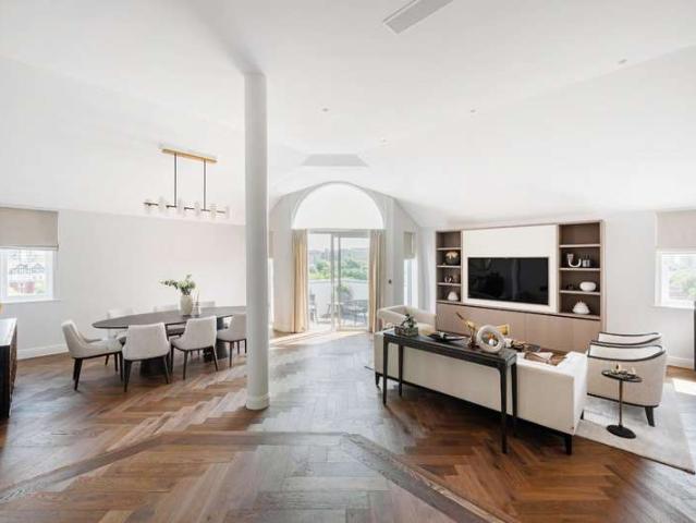 Flat for sale in Paddington, Greater London