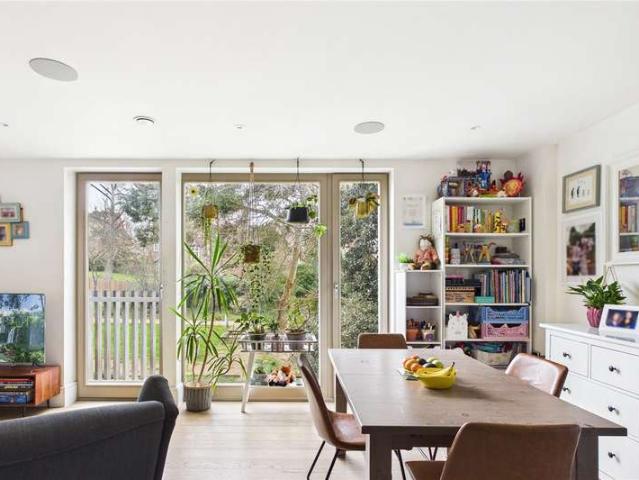Flat for sale in West Dulwich, Greater London