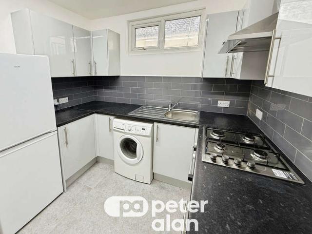 Flat for rent in Adamsdown, Cardiff