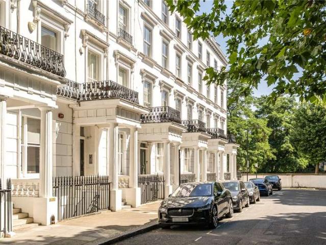 Flat for sale in Bayswater, Greater London