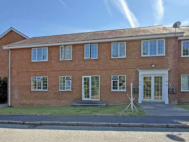 Flat for sale in Bangor, Wales
