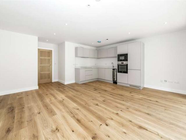 Flat for sale in London Borough of Croydon, Purley