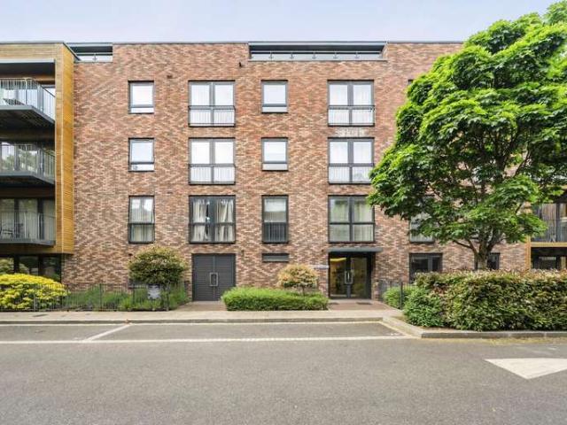 Flat for sale in Little Stanmore, Greater London