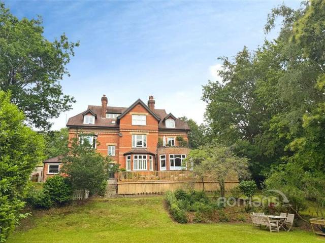 Flat for sale in Old Dean, Heol-las