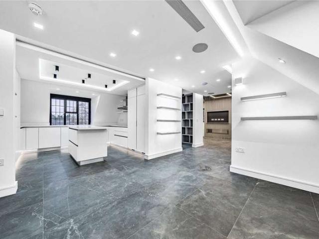 Flat for rent in Barnet, Hadley Wood
