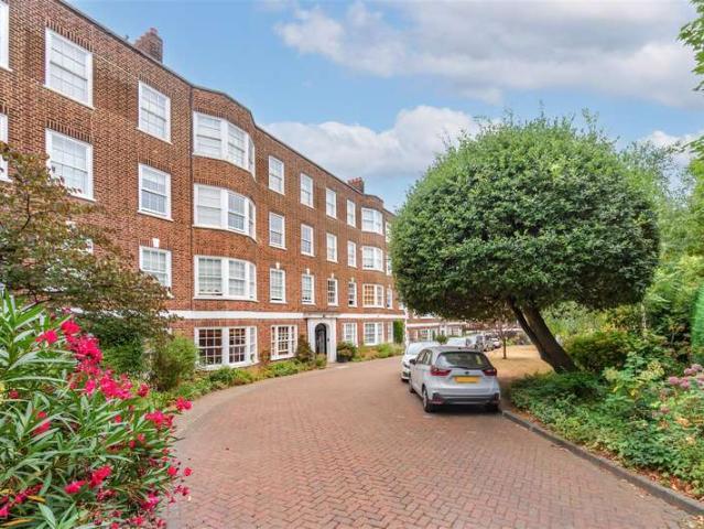 Flat for sale in Highgate, Greater London