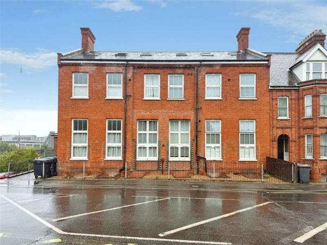 Flat for sale in Key Street, Suffolk