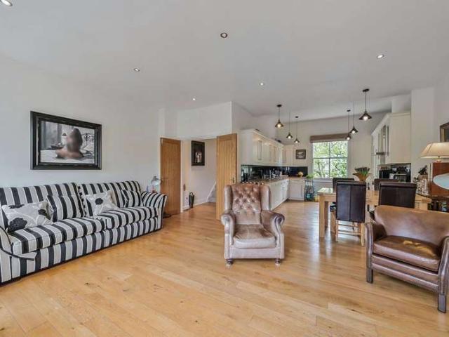Flat for sale in Earl's Court, Earl's Court