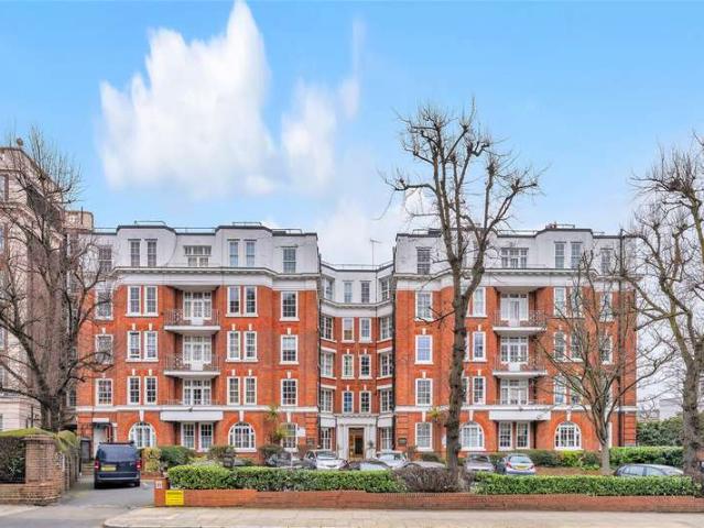 Flat for sale in St. John's Wood, Greater London