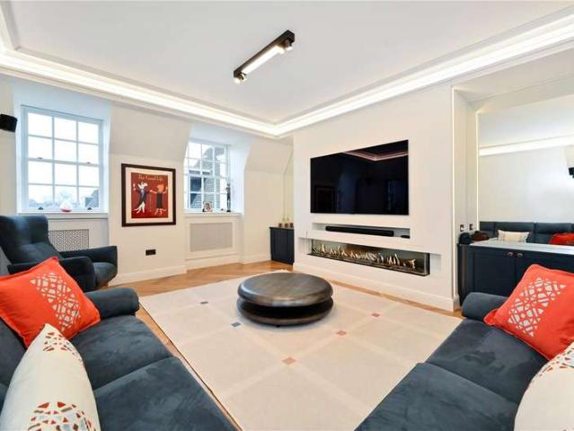 Flat for sale in Belsize Park, Primrose Hill