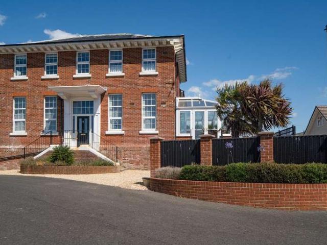 Flat for sale in Norton, Freshwater