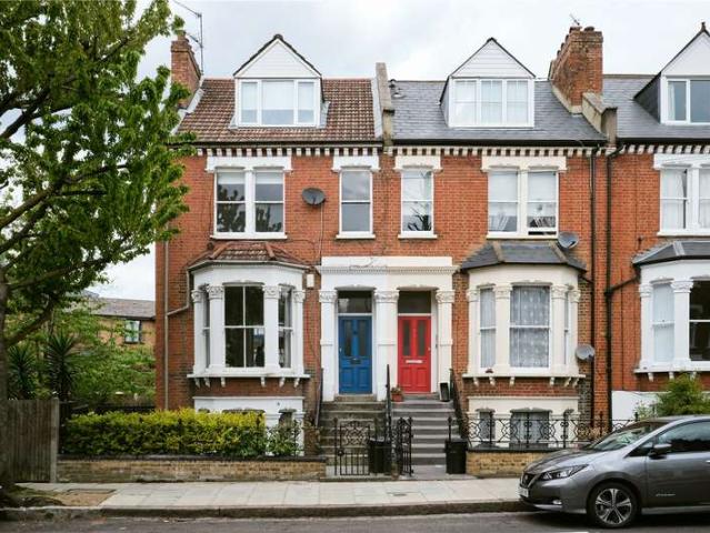 Flat for sale in Highbury, Greater London