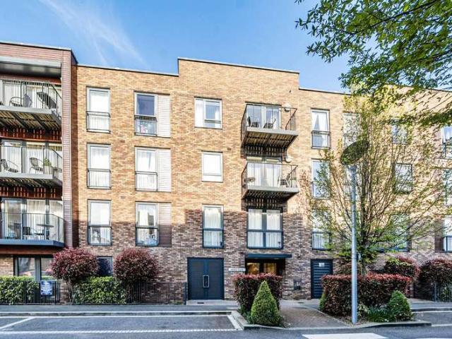 Flat for sale in Little Stanmore, Greater London