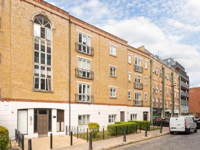 Flat for sale in London Borough of Tower Hamlets, Greater London