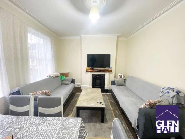 Flat for sale in Friern Barnet, Greater London