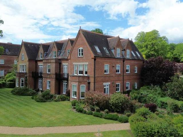 Flat for sale in Witley, Fole