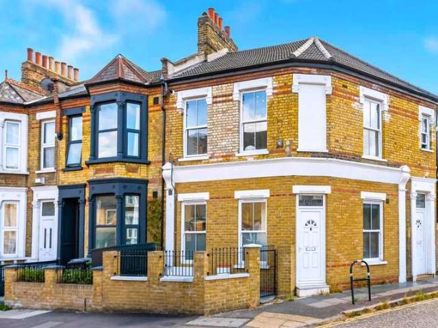 Flat for sale in London Borough of Lewisham, Greater London