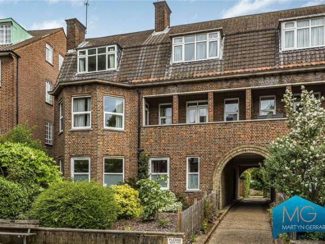 Flat for sale in Muswell Hill, Greater London