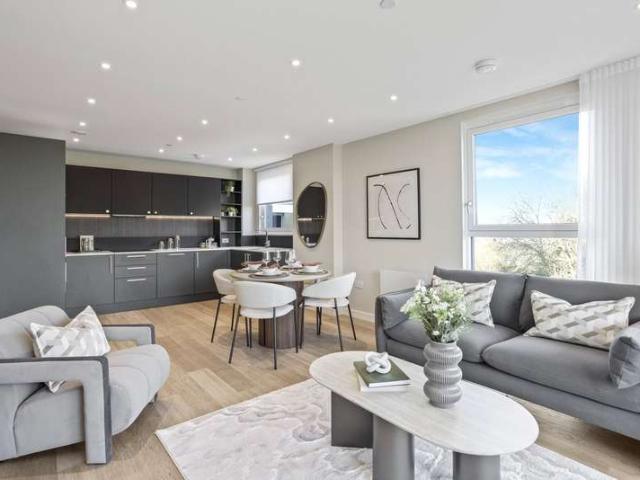 Flat for sale in Birch Green, Lower Halliford