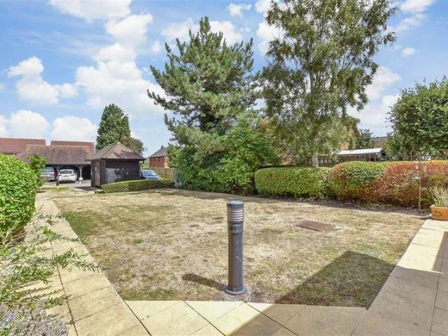 Flat for sale in Beltinge, The Bridge