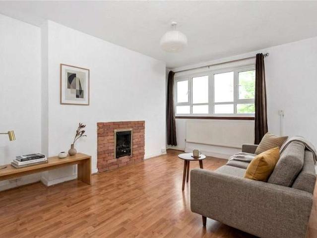 Flat for sale in Stoke Newington, Greater London