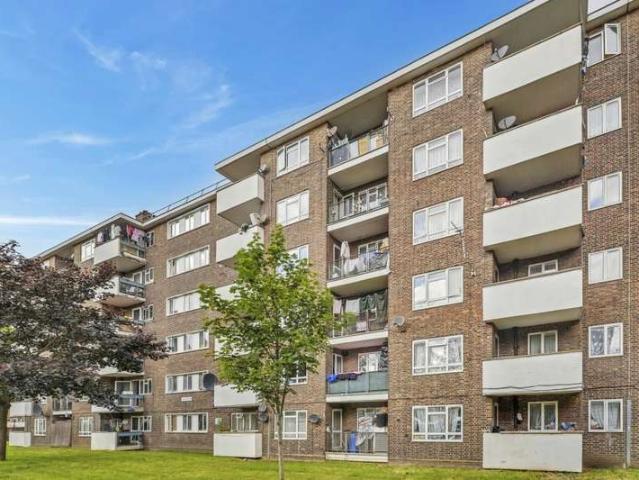 Flat for sale in Camberwell, Greater London