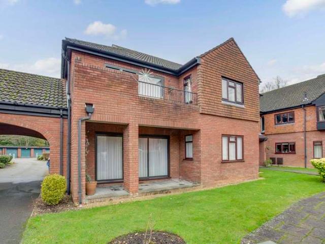 Flat for sale in Amersham, Buckinghamshire