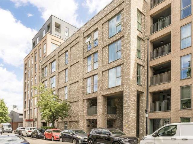 Flat for sale in Limehouse, Greater London