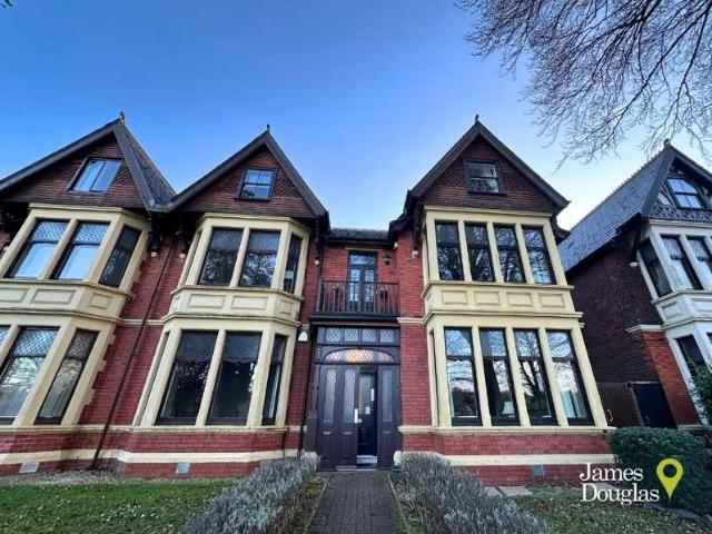 Flat for sale in Plasnewydd, Falcon Lodge
