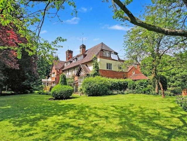 Flat for sale in Sheerwater, Woking