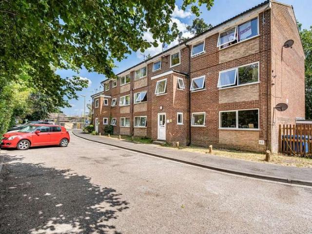 Flat for sale in Fleet, Hart